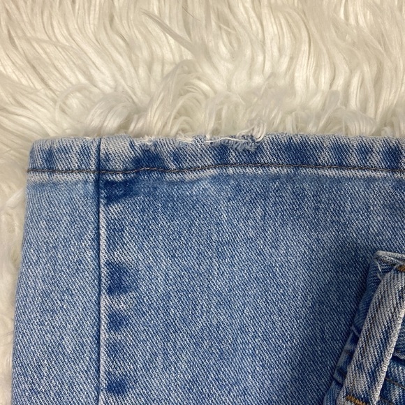 Wrangler’s Men’s Light Wash 100% Cotton Denim Jeans with Slight Distressing - Picture 4 of 9